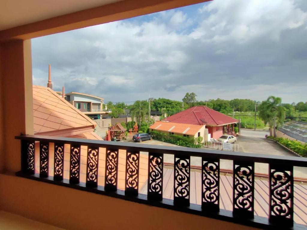 Rayong Lanna Hotel Εξωτερικό φωτογραφία
